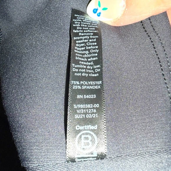 ATHLETA Alyson Felix Legend Shortie - Black 2X - Picture 9 of 11